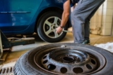 Ruská ruleta na silnici: Proč je jízda na sjetých pneu hazard, který nemůžete vyhrát